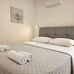 Miamare 2 Apartment *