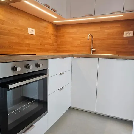 Miamare 2 Apartment Primosten