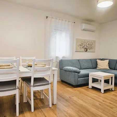Apartment Miamare 2 *