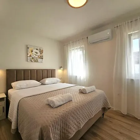 Miamare 2 Apartman *