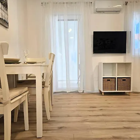 Miamare 2 * Primošten